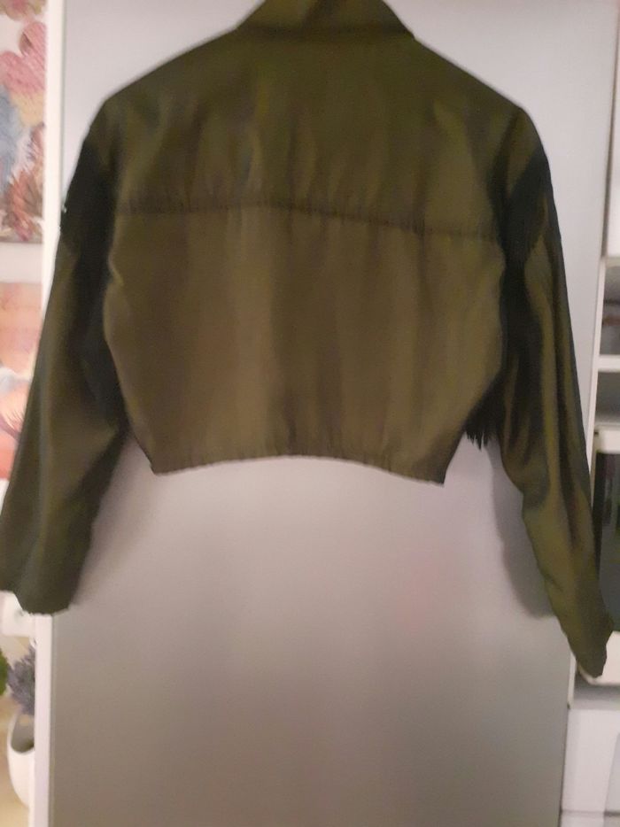 Très joli blouson à franges qui se porte en toutes circonstances - photo numéro 3