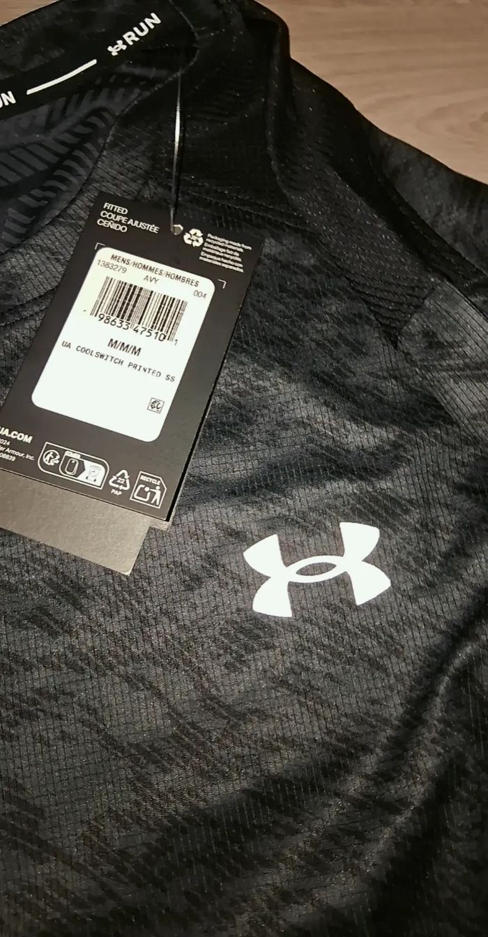 Haut under armour noir taille M - photo numéro 2