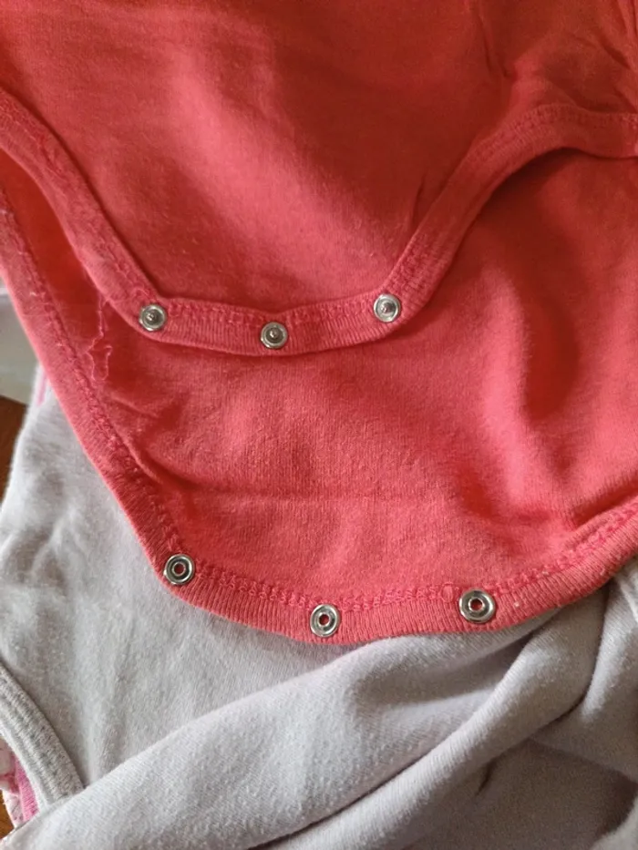 Body rouge clair Tissaia 18M. - photo numéro 5