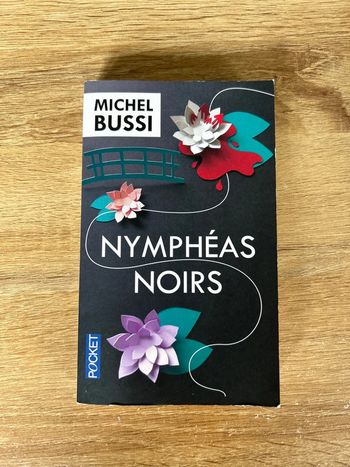 Livre poche « nymphéas noirs » Michel Bussi