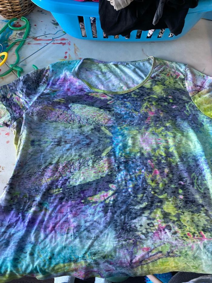 TEE shirt