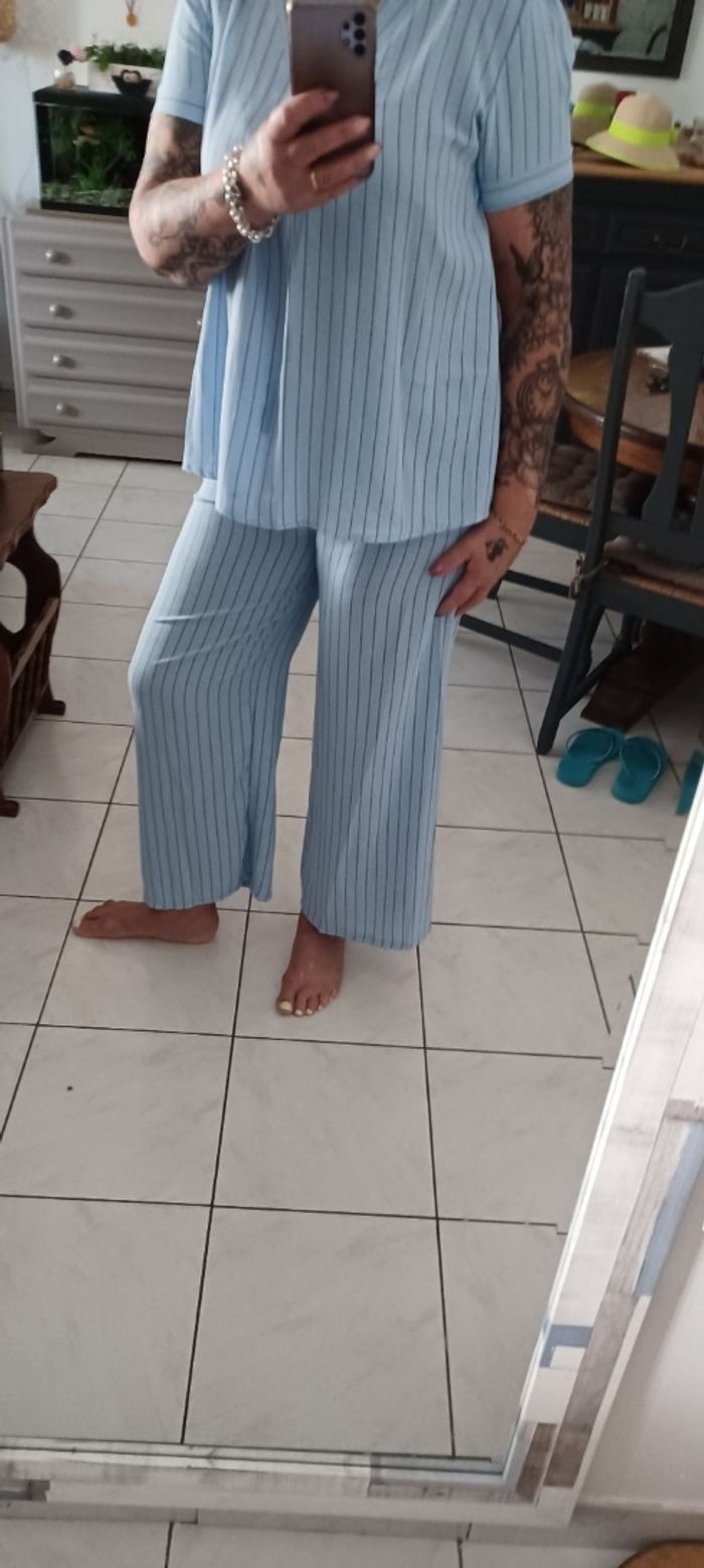 Très joli ensemble femme T U lisez bien l'annonce surtout - photo numéro 3