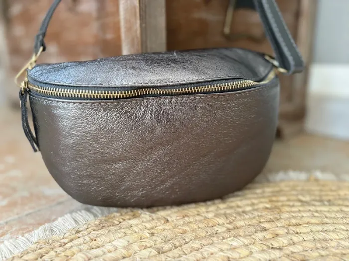Sac banane cuir gris irisé - photo numéro 10