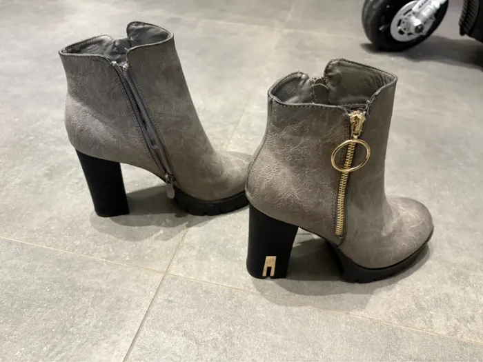 Bottes/bottines  talon noir/gris taille 38 Libra Pop nouvelle - photo numéro 3