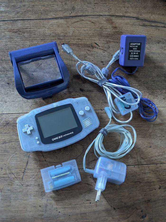 Console Game Boy advance - fonctionne très bien - avec cache pile - photo numéro 4