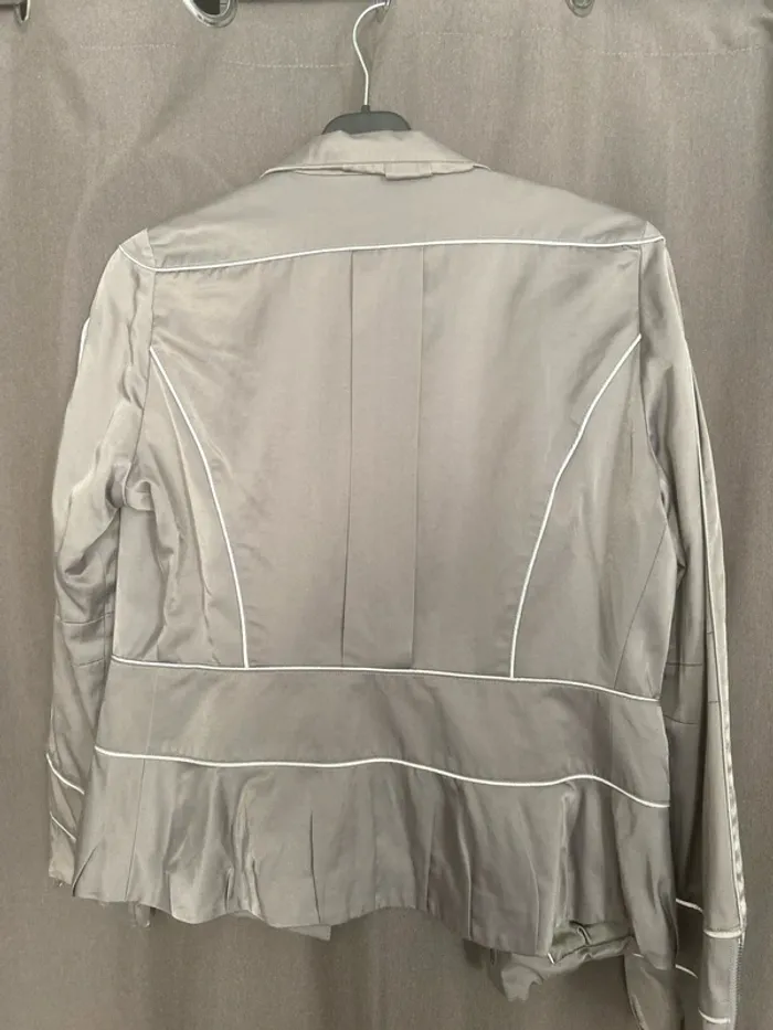 Jolie veste grise - photo numéro 4
