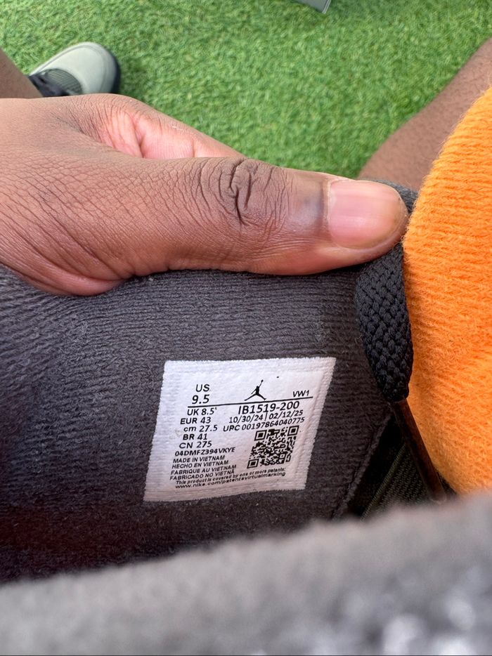 Air Jordan 4  Undefeated - photo numéro 9