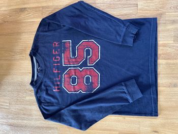 T-shirt longues manches Tommy Hilfiger taille 8-10 ans
