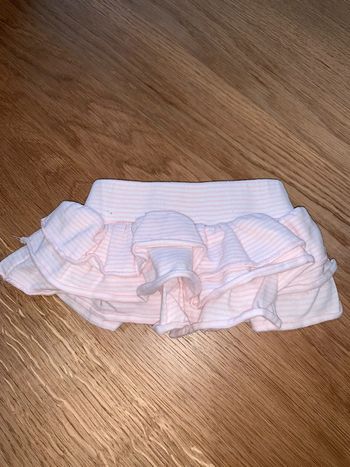 Jupe bébé fille Boîte à Malices Courte Tissu à rayures blanc + rose clair À volants