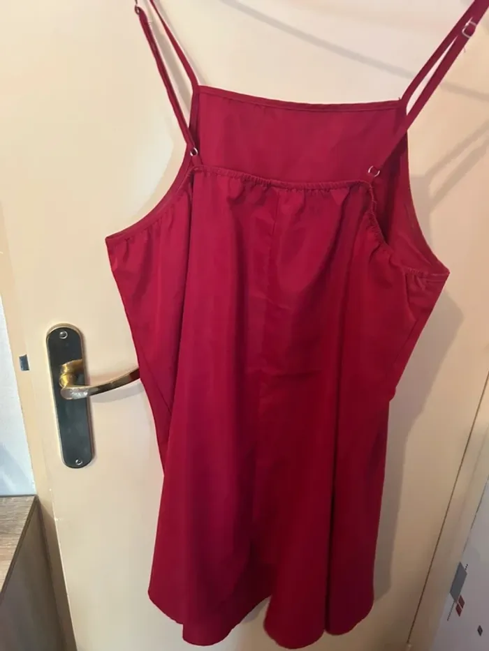 Jolie robe rouge - photo numéro 3