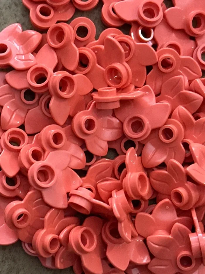 50 Plant Plate Lego , Round 1 x 1 with 3 Layered Leaves ref 32607 Corail - photo numéro 4