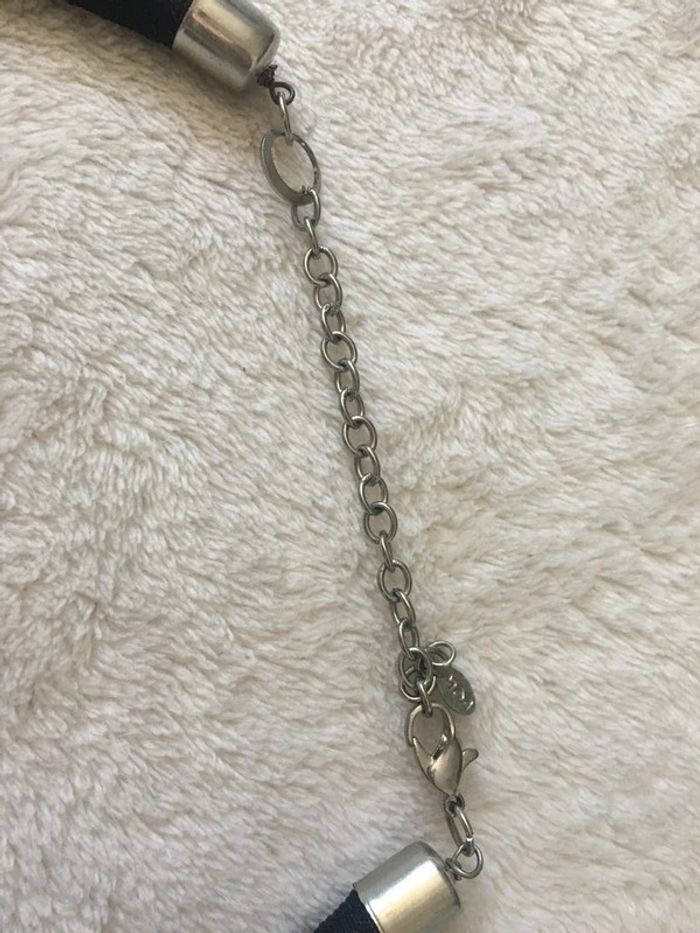 Collier argenté blanc noir ras du coup avec perles et strass - photo numéro 3