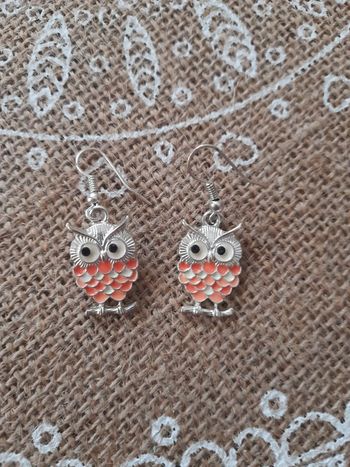 Boucles d'oreilles hibou argenté et corail