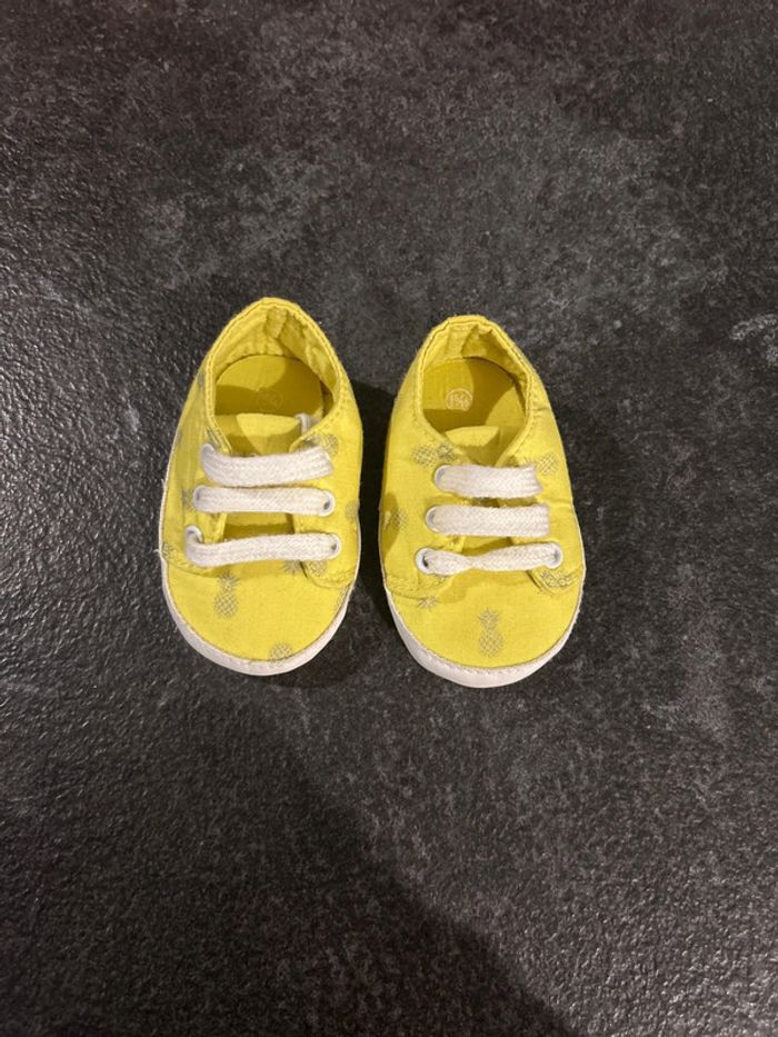 Chaussures motif ananas taille 15/16