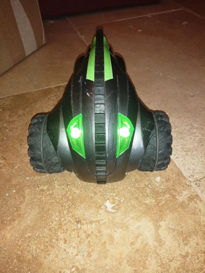 Voiture télécommandée - photo numéro 2