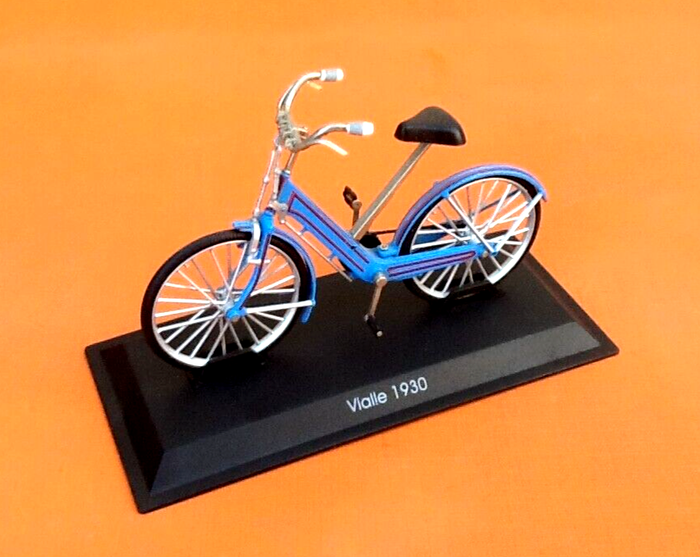 Vialle 1930 (avec son support) Echelle : 1/15ème - photo numéro 2