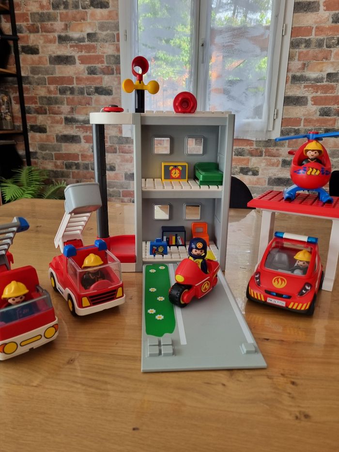 Gros lot caserne des pompiers playmobil 1.2.3 - photo numéro 1
