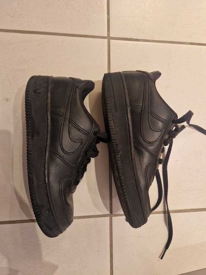 Baskets noires nike taille 35.5 - photo numéro 6