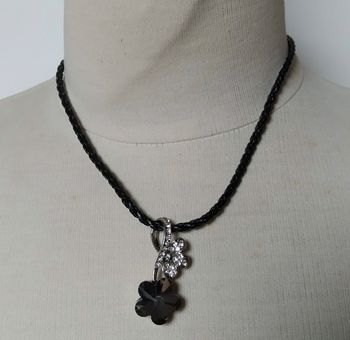 Collier ras de cou fantaisie fleur