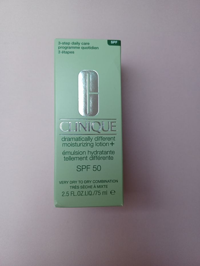 Émulsion hydratante tellement différente SPF50 Clinique - photo numéro 2