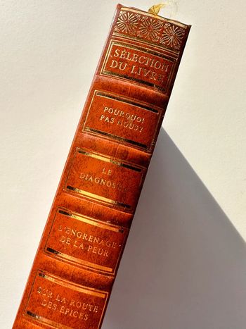 Livre avec 4 histoires différentes