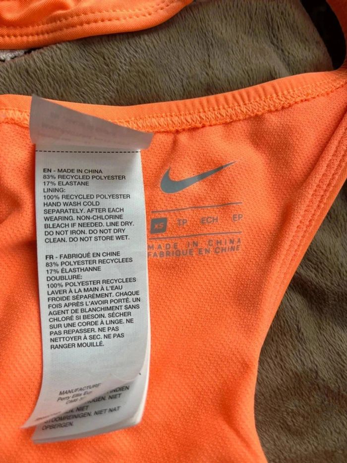 Maillot de bain 1 pièce Nike taille XS - photo numéro 3