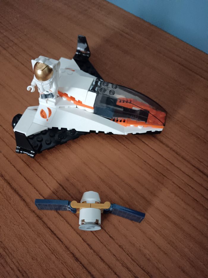 Lego 60224 la mission d'entretien du satellite - photo numéro 2