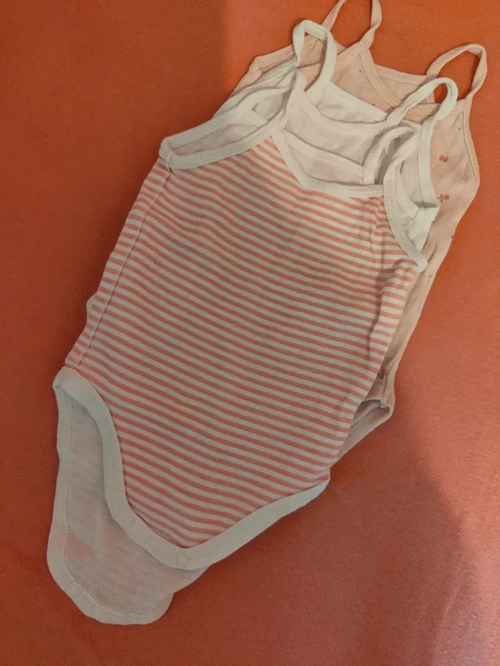 Lot de 3 bodys débardeurs