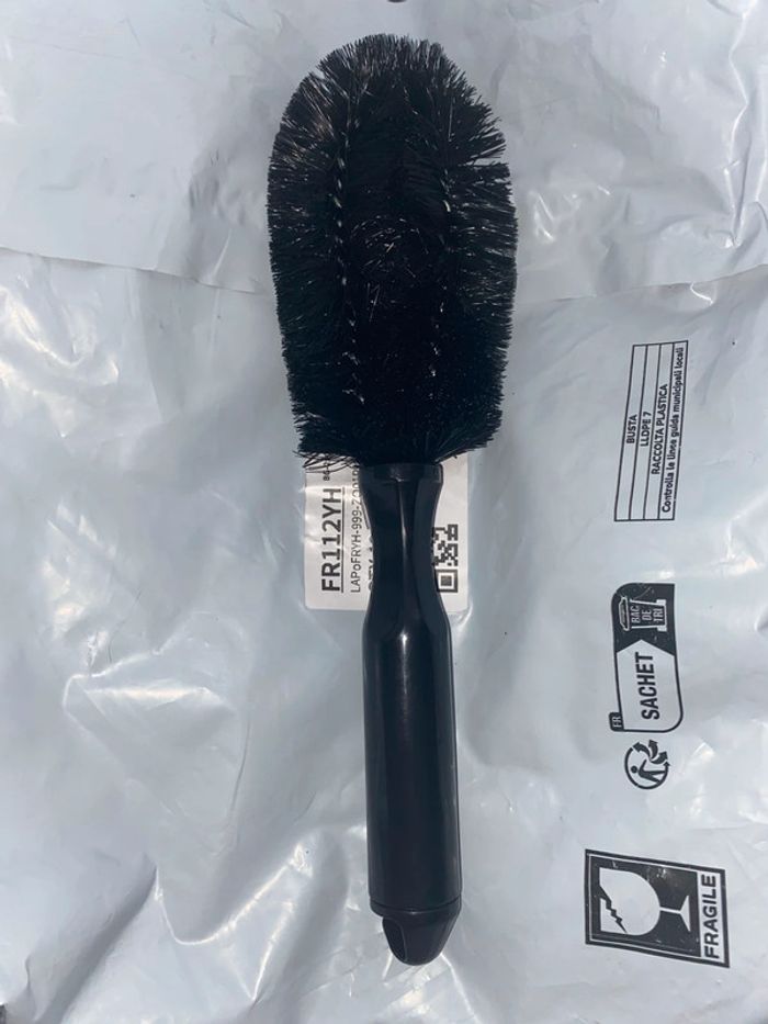 Brosse pour jantes voiture