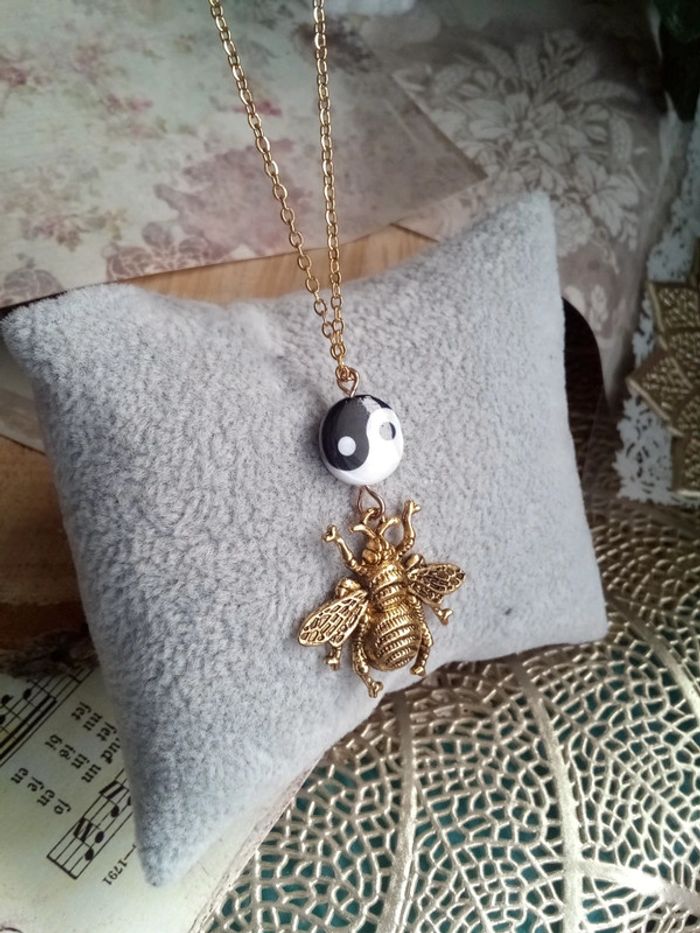 Collier yin yang abeille