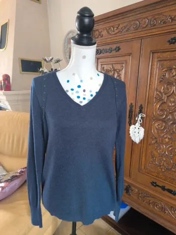 Joli pull léger couleur marine