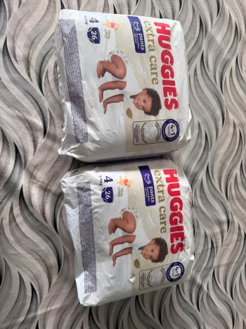 Lot de 2 paquets des couches Huggies taille 4