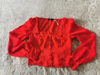 Haut court rouge manches longues Bershka