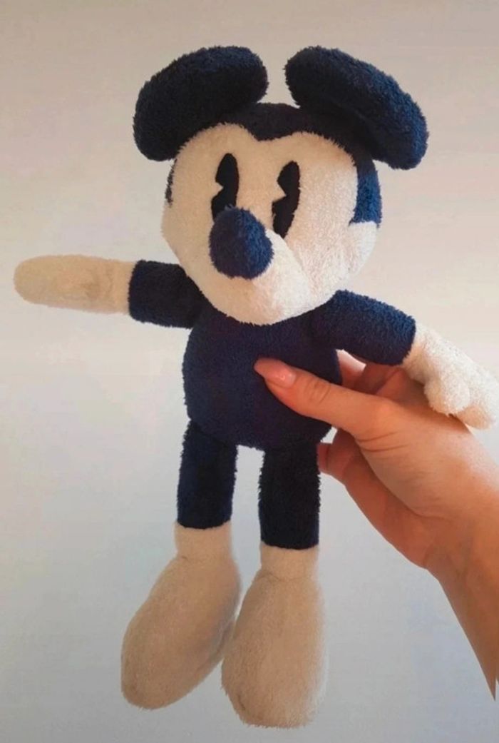 Peluche mickey noir blanc disney