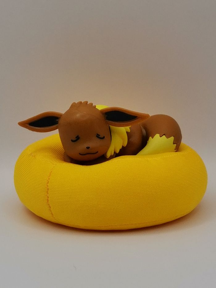 Figurine Pokémon Evoli endormi