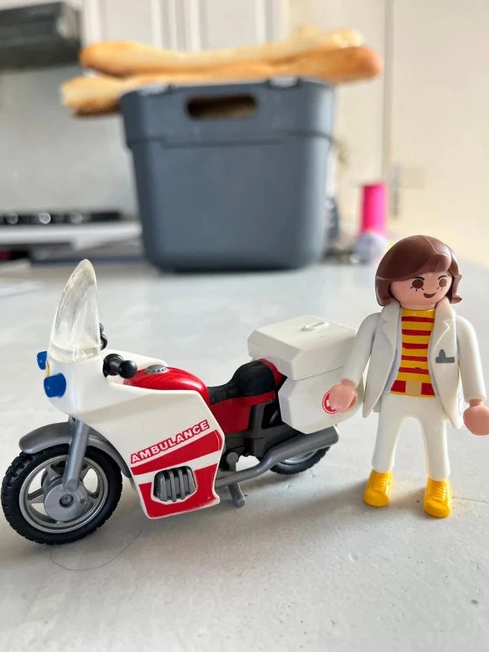 Playmobil moto ambulance - photo numéro 4