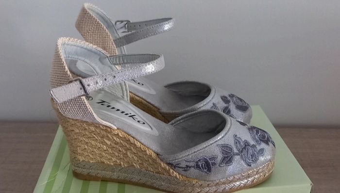 Chaussures talons compensés NEUVES p38