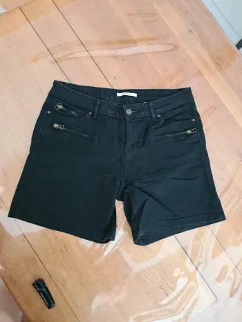Short jean noir