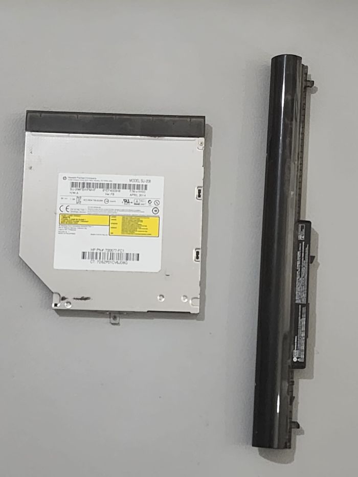 HP 15-r040nf (Core i3) — Pour pièces / à réparer — Sans disque dur - photo numéro 8