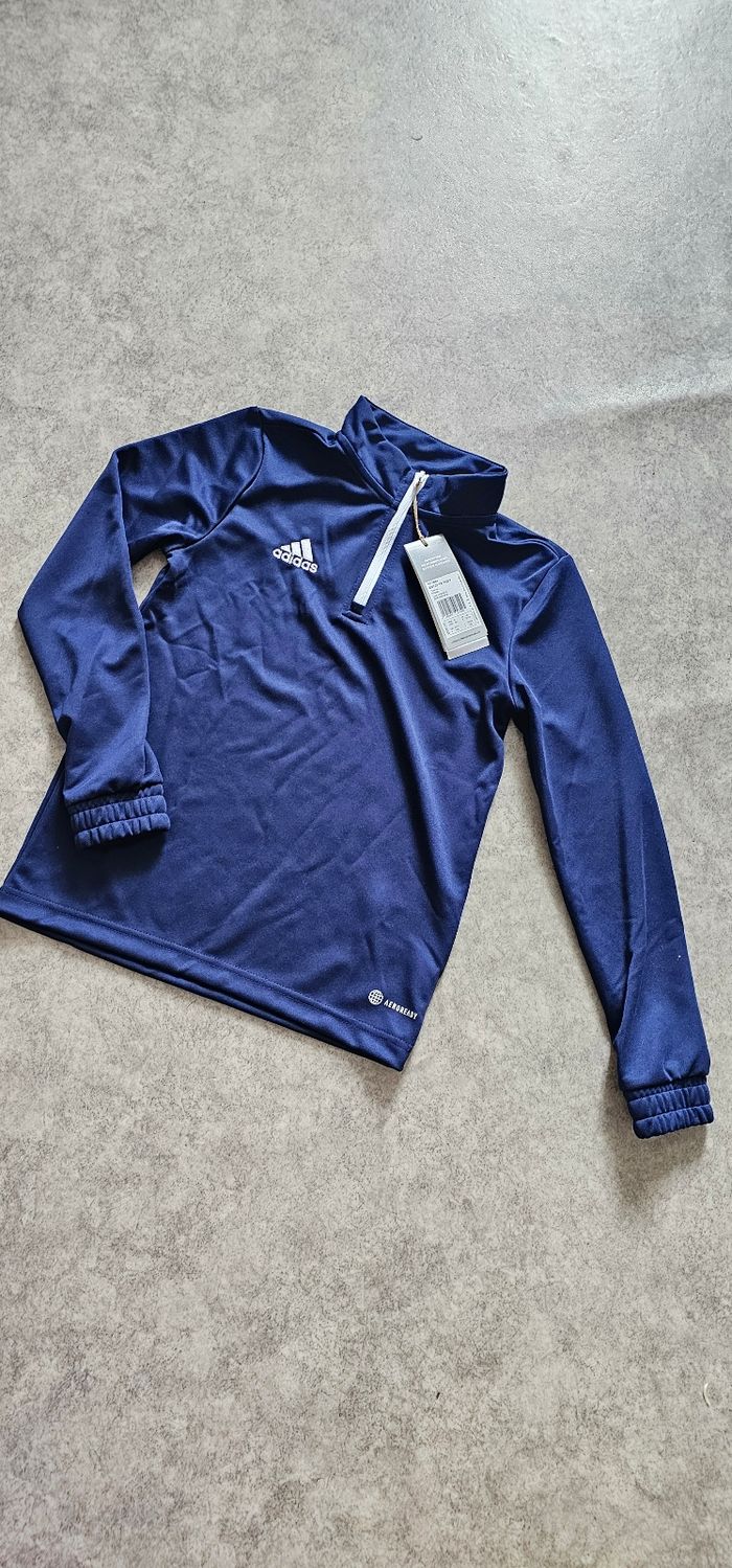 Sweat / haut de sport Adidas bleu marine – Neuf avec étiquette – Taille 9/10 ans