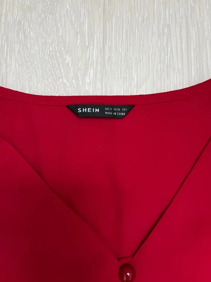 Haut rouge - photo numéro 4