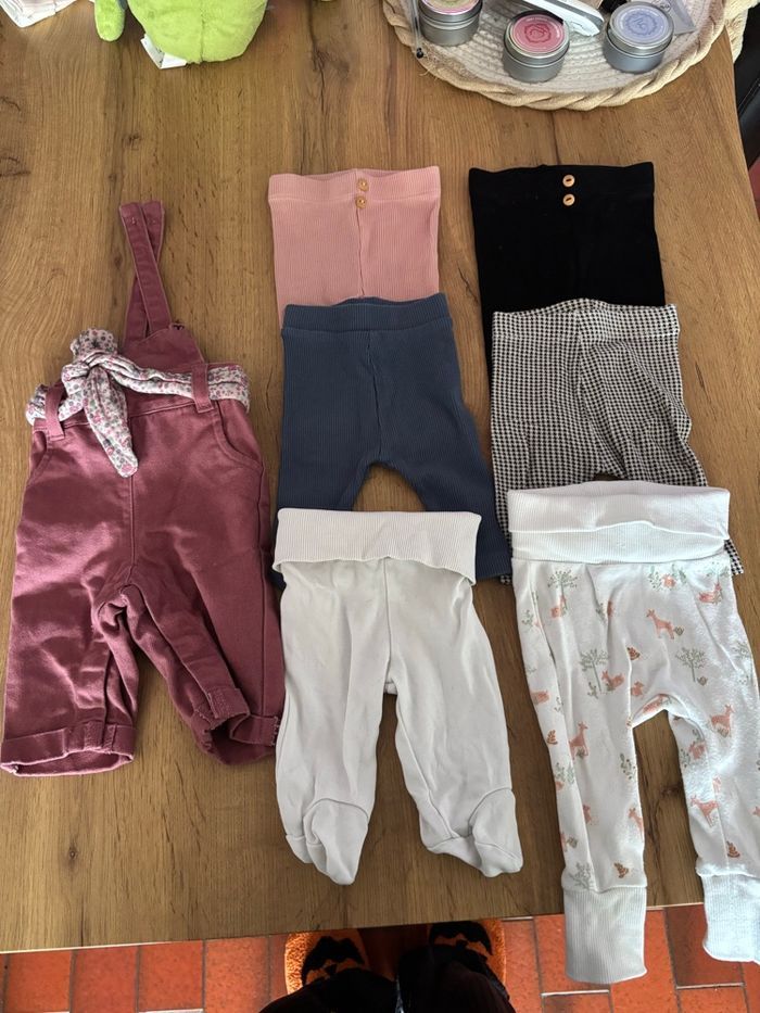 Lot de pantalons bébé fille - taille 1 mois - photo numéro 1