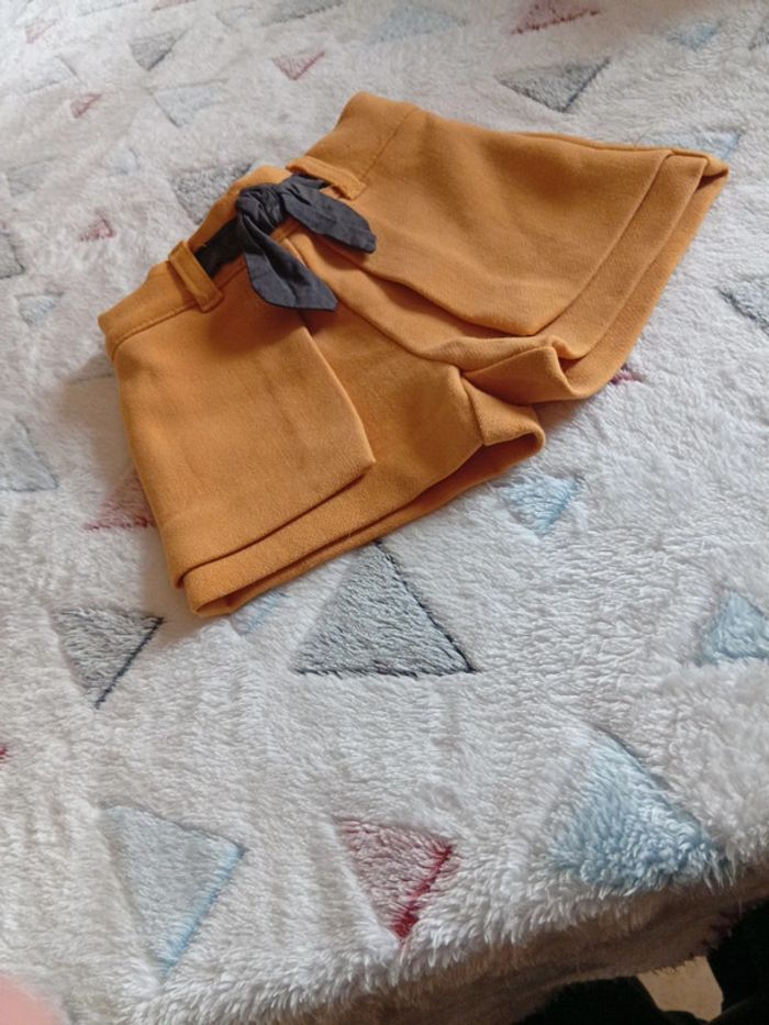 Short moutarde - photo numéro 2