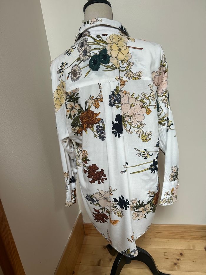 Chemise blanche à motifs fleurs - taille M/L (38/40) - photo numéro 2