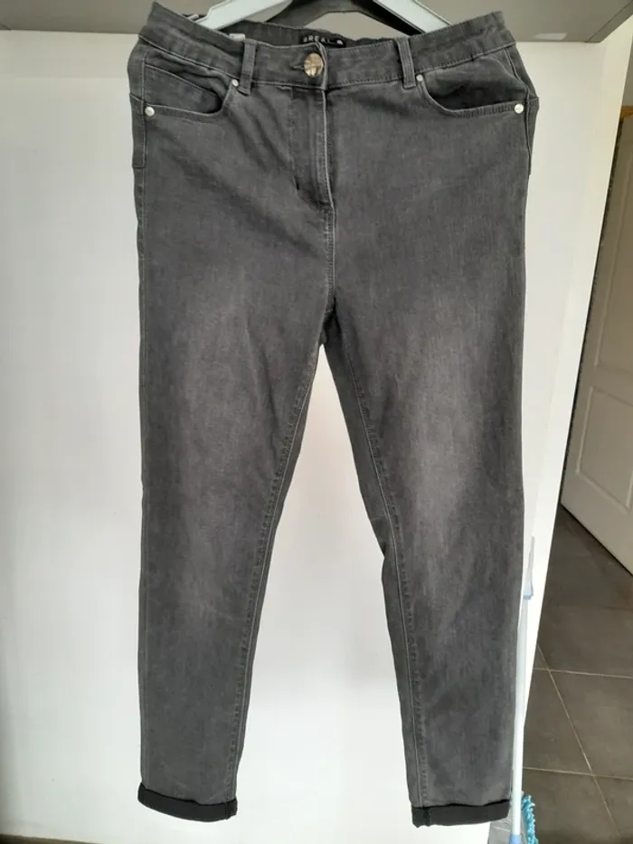 Jean slim  gris taille 40 breal
