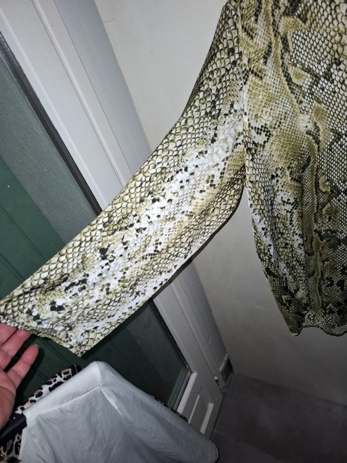 Stradivarius jolie blouse motif serpent 38.40 - photo numéro 3