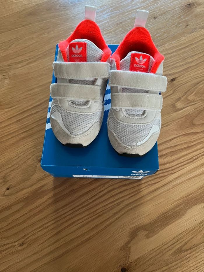 Baskets Adidas taille 21