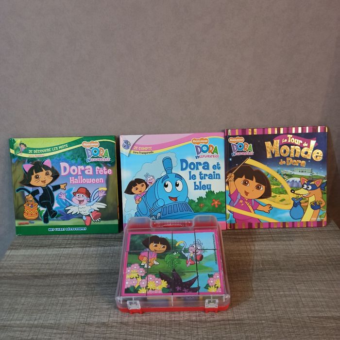 Lot livres et cubes Dora l'exploratrice