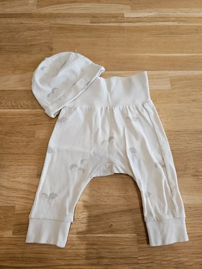 Bonnet et pantalon assortis - photo numéro 3