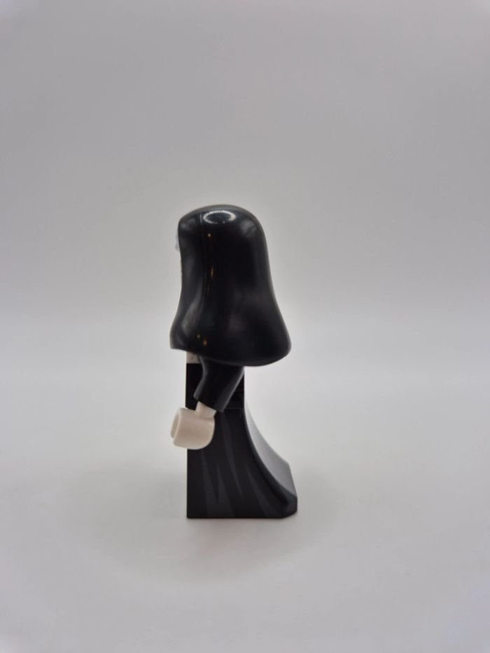 Figurine type lego La Nonne Conjuring - photo numéro 3